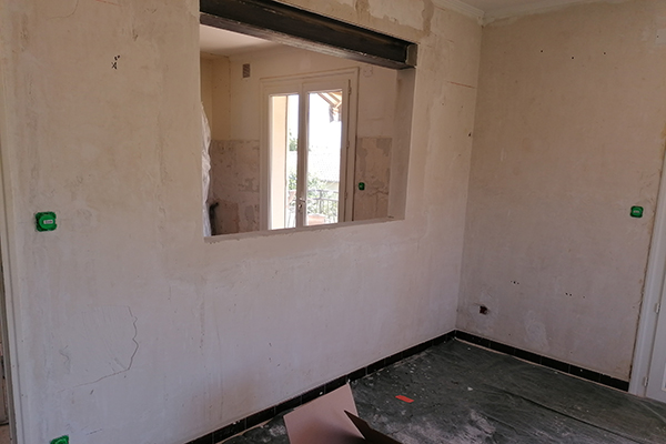 borne de recharge occitanie-electricite nimes-electricien a nimes-climatisation reversible garons-poele a granules gard-contact electricien nimes-installation electrique gard-installation de chauffage marguerittes